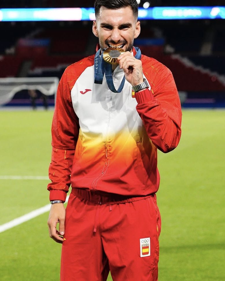 MPlusDeportes's tweet photo. 🏆🥇⭐️ El 𝐜𝐥𝐮𝐛 𝐬𝐞𝐥𝐞𝐜𝐭𝐨 de Álex Baena. 

#LaCasaDelFútbol https://t.co/eLuSOSSnvs
