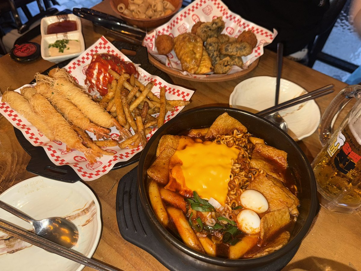 bunnyluvya's tweet photo. 할맥 짜파구리에 카다이프 새우튀김 찍먹하고 
살얼음 생맥주로 싹 내려주니까 여기가 천국이다 https://t.co/LoGDfsi9ci