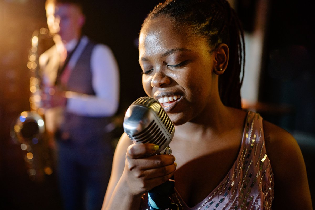 CapricornFM's tweet photo. #SingItBack | It's your time to grab the spotlight! Sing today's lyrics back and show everyone what you've got.
Join the #CapricornConnection with Lesedi Molekwa and WhatsApp your voice note to 079 899 6226. https://t.co/a9K4J28jha