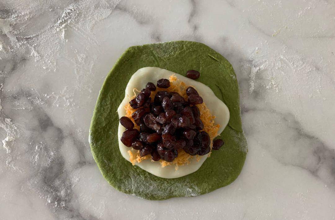 Ferny30031's tweet photo. Just popped my cherry on this homemade matcha mochi! Chewy, earthy, and pure cozy in every bite—snack win https://t.co/TPJR26Xq28