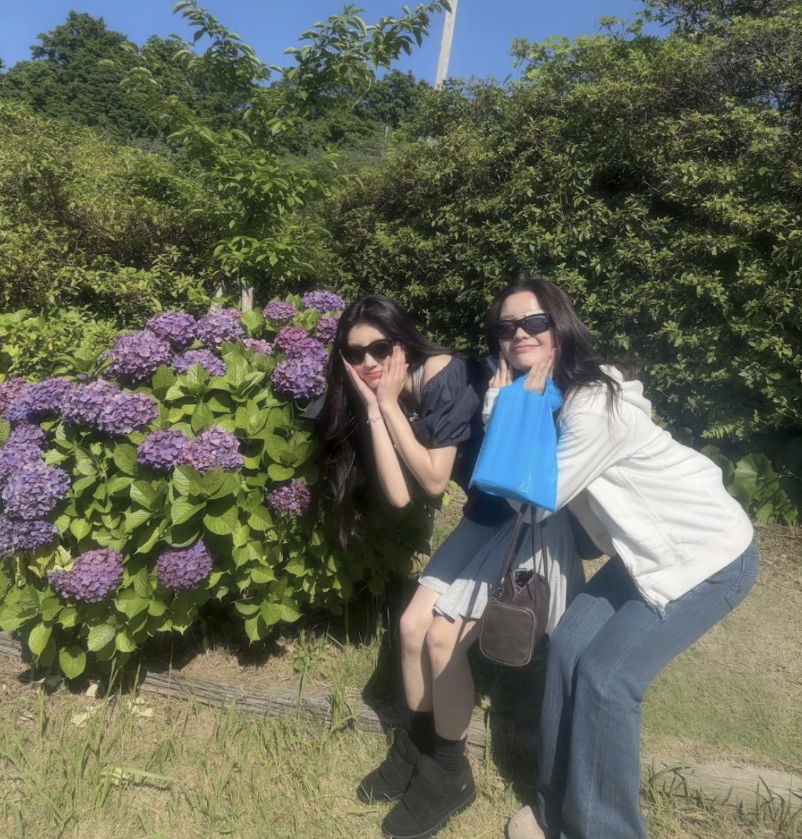 twoonehee's tweet photo. 아일릿 하늘애서내려온 선녀님들처럼 생겨서는
사진이렇게찍는거 진짜충격적이네 https://t.co/KXa7VKnZTb
