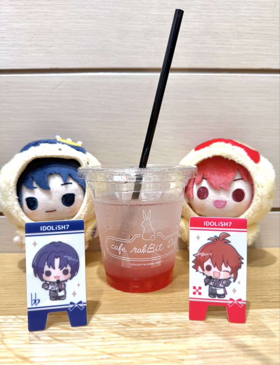 39_k74's tweet photo. ギリギリ陸くんのバースデードリンク飲めました🍓さっぱり美味しかった😋おめでとう🎉
JOYSOUNDも行けた🥳看板風クリップかわいい！ https://t.co/PdLC31YSzs