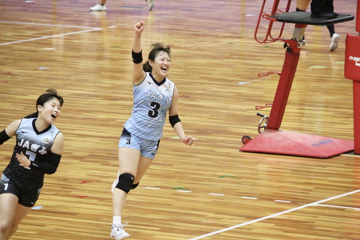 gifurioreina's tweet photo. 📸MATCH PHOTO📸

『第76回中部日本6人制バレーボール総合男女選手権大会』準決勝
🆚志摩クラブ

❶岐阜25 -13 志摩
❷岐阜25 -16 志摩
セットカウント2-0

インスタで写真・動画をチェック⏬️
https://t.co/xvH91WHeTW

#岐阜リオレーナ #中部総合 https://t.co/UHqeUnYfNQ