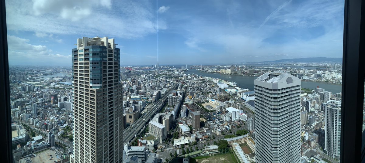 mayunacca's tweet photo. この前泊まったホテルの朝食が凄すぎた！
朝からローストビーフ、ローストポーク、本格ソーセージにパフェ！！
51階の朝食ビュッフェ！！
エレベーターも視界も怖すぎる😂 https://t.co/xSKvzEVhAP