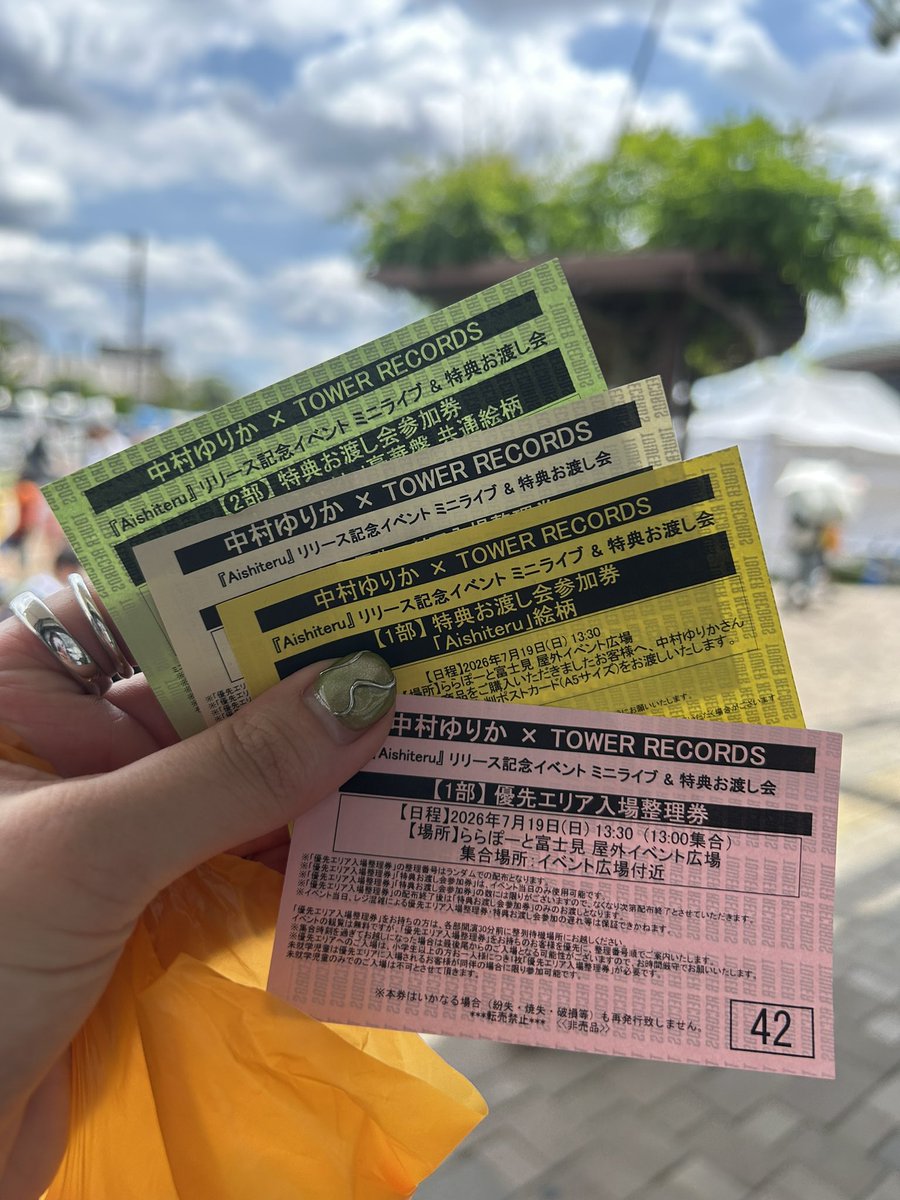 k_baske05y's tweet photo. 好きになってから初めて地元でお会いできた大切な日！！生ゆりかちゃんはこの世の人とは思えないくらいの可愛さでもう悶絶でした。一月のツアーまで会えないと思ってたからもう幸せだった🥲
そして1人で心細かったけどゆりかちゃんを通じてお話しできるYURUNA様もできてもう忘れられない一日でした🥺🩷 https://t.co/bISP7thiT0