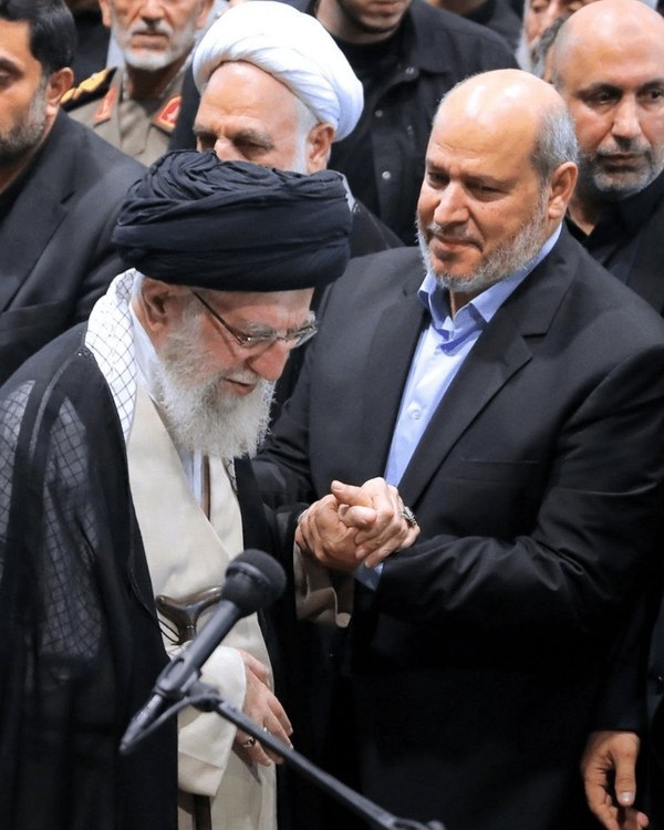 PressTV's tweet photo. Photos of Khalil al-Hayya, chairman of Hamas's Political Bureau, with Iran's martyred Leader, Ayatollah Seyyed Ali Khamenei.

Follow: https://t.co/mLGcUTS2ei https://t.co/7DDmZXgBvy
