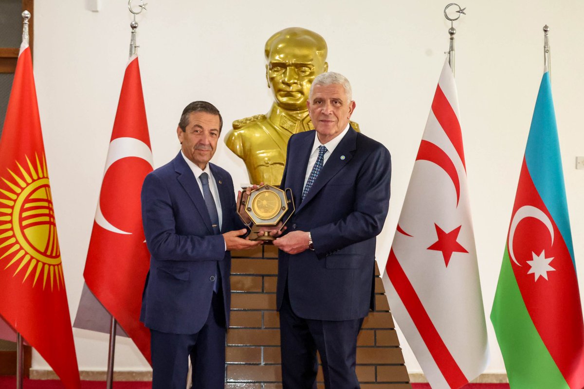 MDervisogluTR's tweet photo. Kuzey Kıbrıs Türk Cumhuriyeti Dışişleri Bakanı Sayın Tahsin Ertuğruloğlu'nu ziyaret ettik.  

Nazik ev sahiplikleri için teşekkür ediyorum. https://t.co/yXT5a8jZUO