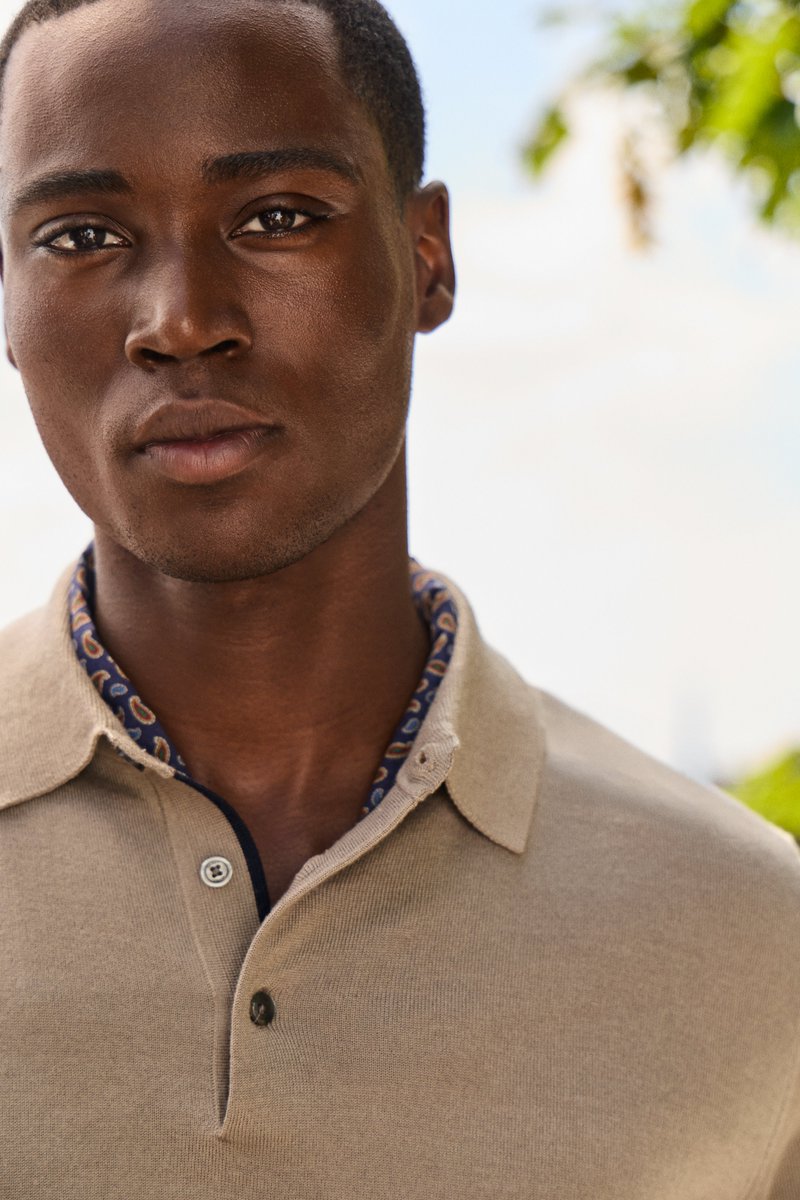 HackettLondon's tweet photo. Discover the signature piece for your summer wardrobe with our curated selection of polos. 

Discover more: https://t.co/3k04O51xhe 

#HackettLondon #HowToHackett https://t.co/gkvqKfEU5v