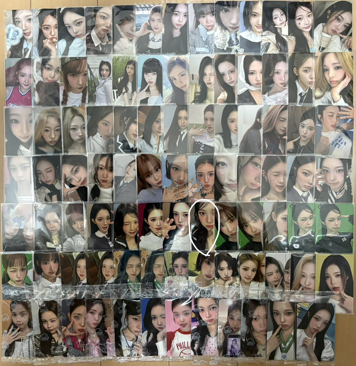 trilkh22's tweet photo. @trade_favorite_ 検索より失礼します。
当方こちらのエイナとイェオンを所持しているのですが、画像お借りして○を付けさせていただいたものと交換可能なものございますでしょうか？
よかったらご検討の程よろしくお願いいたします🙇 https://t.co/QuPMC8I4sh