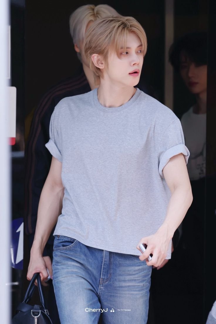 jjuniepawz's tweet photo. I still think about this yeonjun look! blows my mind away every time i'm reminded of it. https://t.co/Zh97V2mfdk
