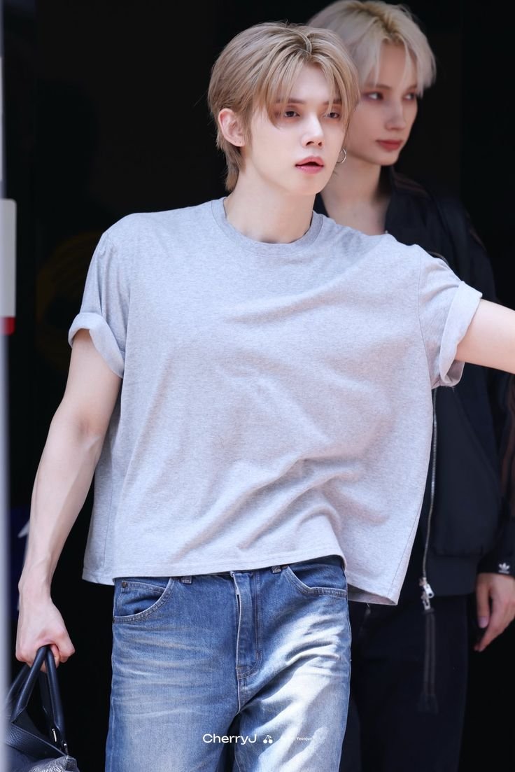 jjuniepawz's tweet photo. I still think about this yeonjun look! blows my mind away every time i'm reminded of it. https://t.co/Zh97V2mfdk