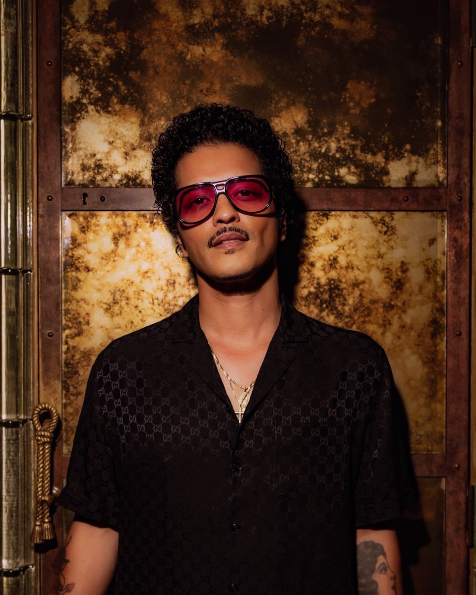 marschives's tweet photo. 🪩 Bruno Mars hosting for his official ‘The Romantic After Hours’ afterparty at Mayfair's exclusive private members' club; Annabel's, back in July 16th.

© Daniel Ramos (@Spiribolt)
#TheRomanticAfterHours 
#TheRomanticTour
#TheRomanticWorldTour https://t.co/BeYDYuw16C