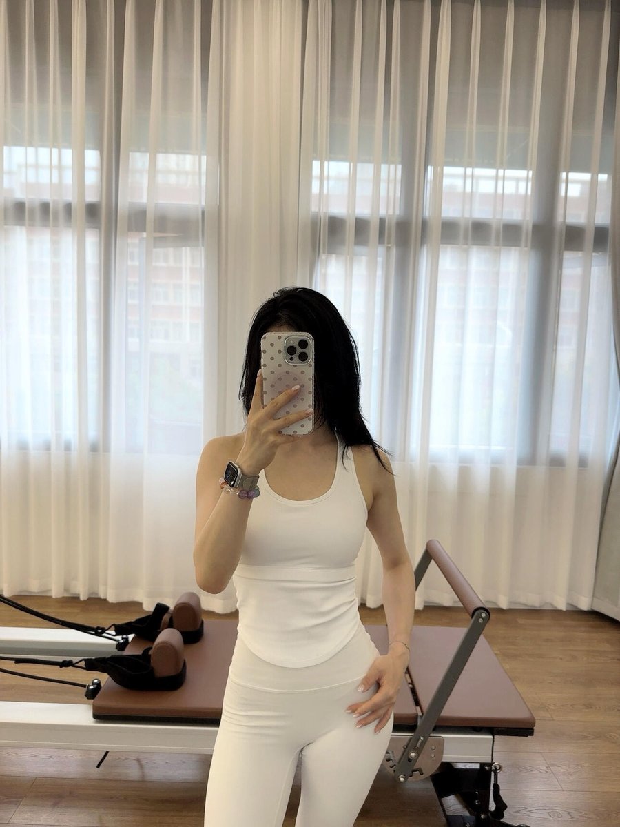 Djbhbjvpe's tweet photo. Stay focused, engage your core—every stretch is the ultimate way to refine your body. #DisciplinedLife #PilatesGirl #OOTD #BodyMaintenance #HealthyLiving https://t.co/csWkEZ90pM