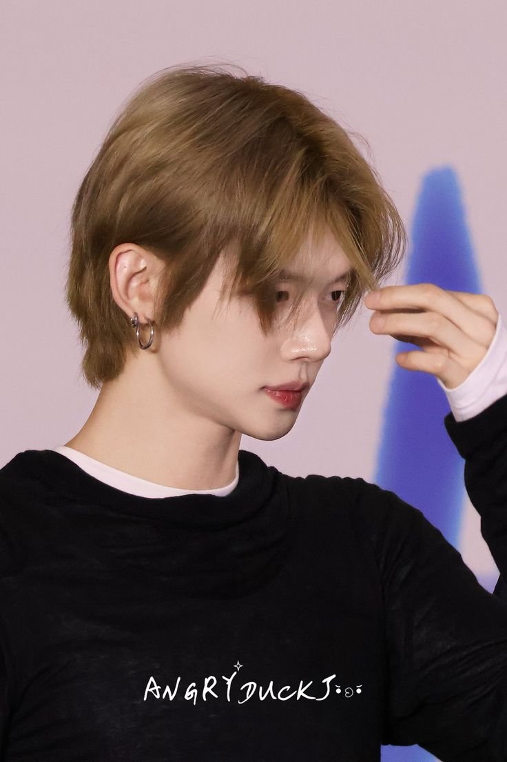 jjuniepawz's tweet photo. It should be a crime to look that pretty https://t.co/uanf1Ksa17