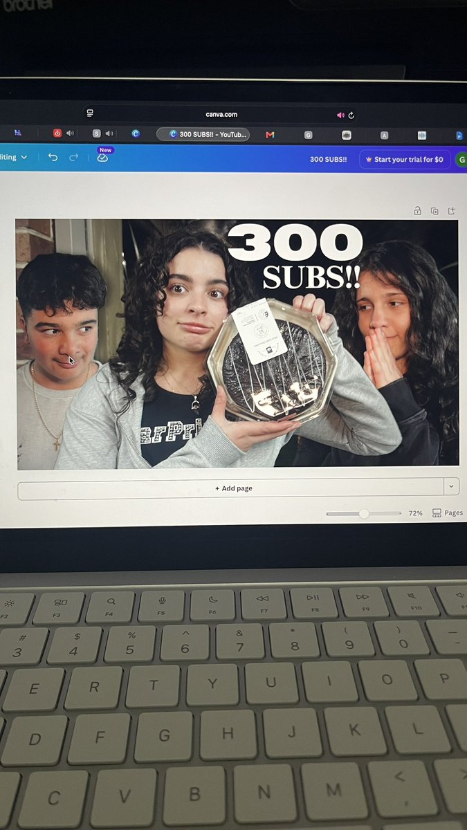 ameliagian_'s tweet photo. CELEBRATING 300 SUBS BY GATHERING THE FATTIES TO RUN FOR CAKE!! Who do you think won?

#funny #runforfood #celebrate #challenge #cake #youtube #siblings 

https://t.co/Bk423pSrqe https://t.co/C4pocC4nfw