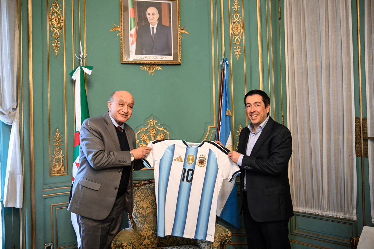 clikear's tweet photo. Nardini se reunió con el embajador de Argelia.
La reunión tuvo como objetivo fortalecer los lazos comerciales y de cooperación entre Argelia, la provincia de Buenos Aires y el municipio de Malvinas Argentinas, perfilando un futuro de trabajo en conjunto. @luisvivona @Nardini_Leo https://t.co/bM33YVQA3z