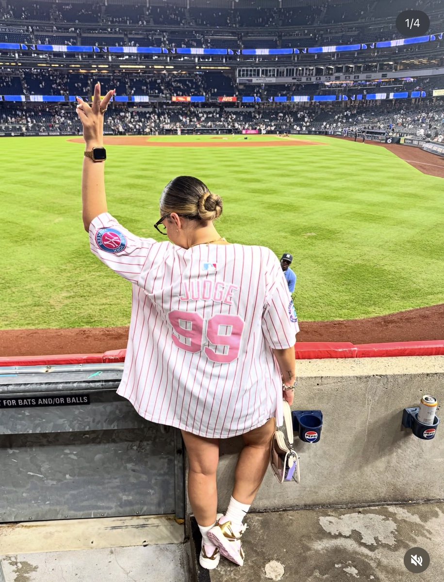 LovelyDaii's tweet photo. New York or Nowhere 🗽⚾️ https://t.co/91Ge8AWLFM