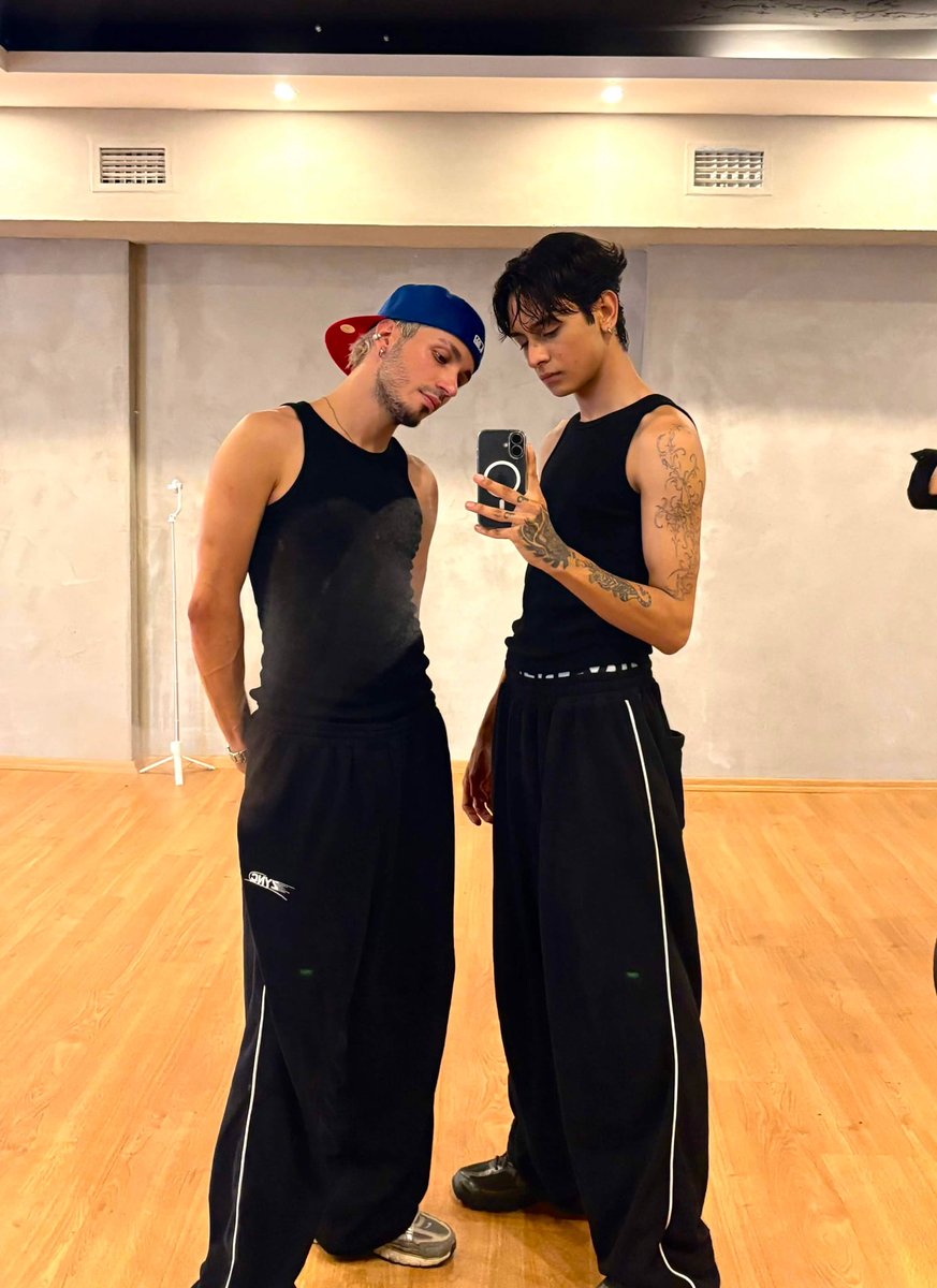 JN4K1M's tweet photo. dancer line midir peki https://t.co/7oFERAuWUo