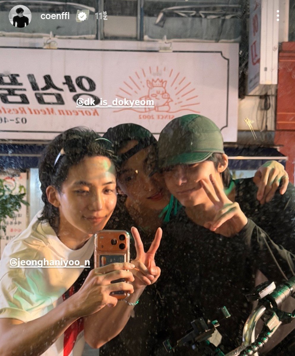 CH_ees2's tweet photo. 근데 서로 진짜 웃긴다...
형원이가 찍은 사진은 정한 인스타에
정한이 찍은 사진은 형원이 인스타에 https://t.co/XAiLuXnZDM
