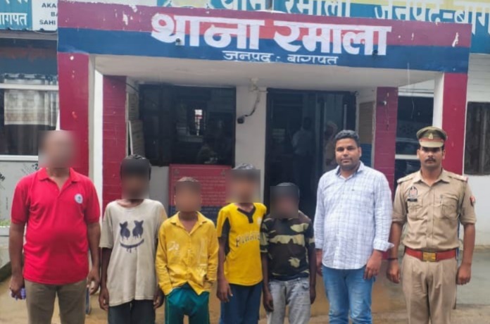 baghpatpolice's tweet photo. #baghpatpolice
#OperationSmile के अन्तर्गत थाना रमाला पुलिस ने नाबालिक गुमशुदा 04 बच्चों को अथक प्रयास के बाद सकुशल बरामद कर उनके परिजनों को किया सुपुर्द ।
#UPPolice https://t.co/FyoYyQhFZ8