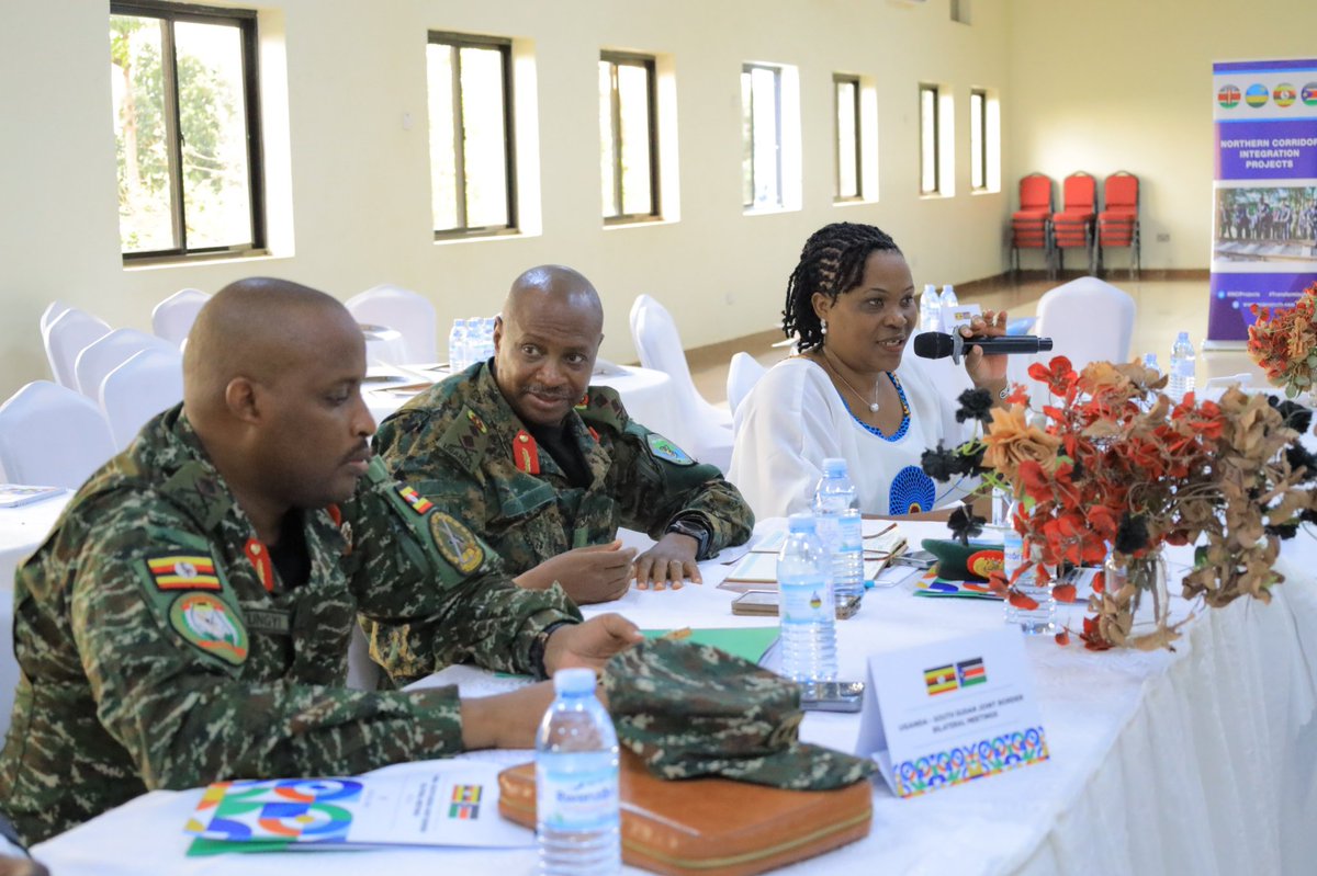 UgandaMFA's tweet photo. Officials from @UgandaMFA, @MODVA_UPDF, @MIA_UG, @URAuganda and leaders from border districts are meeting in Gulu ahead of the Uganda-South Sudan Joint Border Bilateral Meetings scheduled for this week in Gulu and Arua. Aim is to strengthen bilateral cooperation, cross border business,peace and security along the shared border areas.
#UgandaSouthSudan #BorderCooperation #RegionalPeace #Trade #Gulu #Arua @GovUganda @HonKyeyune
