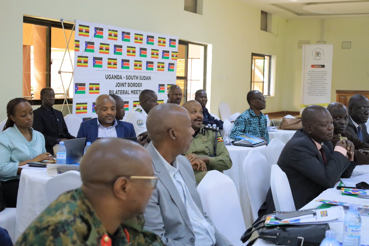 UgandaMFA's tweet photo. Officials from @UgandaMFA, @MODVA_UPDF, @MIA_UG, @URAuganda and leaders from border districts are meeting in Gulu ahead of the Uganda-South Sudan Joint Border Bilateral Meetings scheduled for this week in Gulu and Arua. Aim is to strengthen bilateral cooperation, cross border business,peace and security along the shared border areas.
#UgandaSouthSudan #BorderCooperation #RegionalPeace #Trade #Gulu #Arua @GovUganda @HonKyeyune