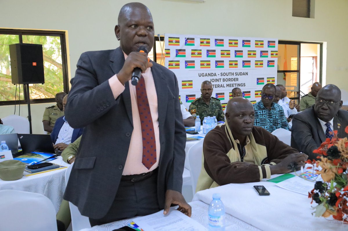 UgandaMFA's tweet photo. Officials from @UgandaMFA, @MODVA_UPDF, @MIA_UG, @URAuganda and leaders from border districts are meeting in Gulu ahead of the Uganda-South Sudan Joint Border Bilateral Meetings scheduled for this week in Gulu and Arua. Aim is to strengthen bilateral cooperation, cross border business,peace and security along the shared border areas.
#UgandaSouthSudan #BorderCooperation #RegionalPeace #Trade #Gulu #Arua @GovUganda @HonKyeyune