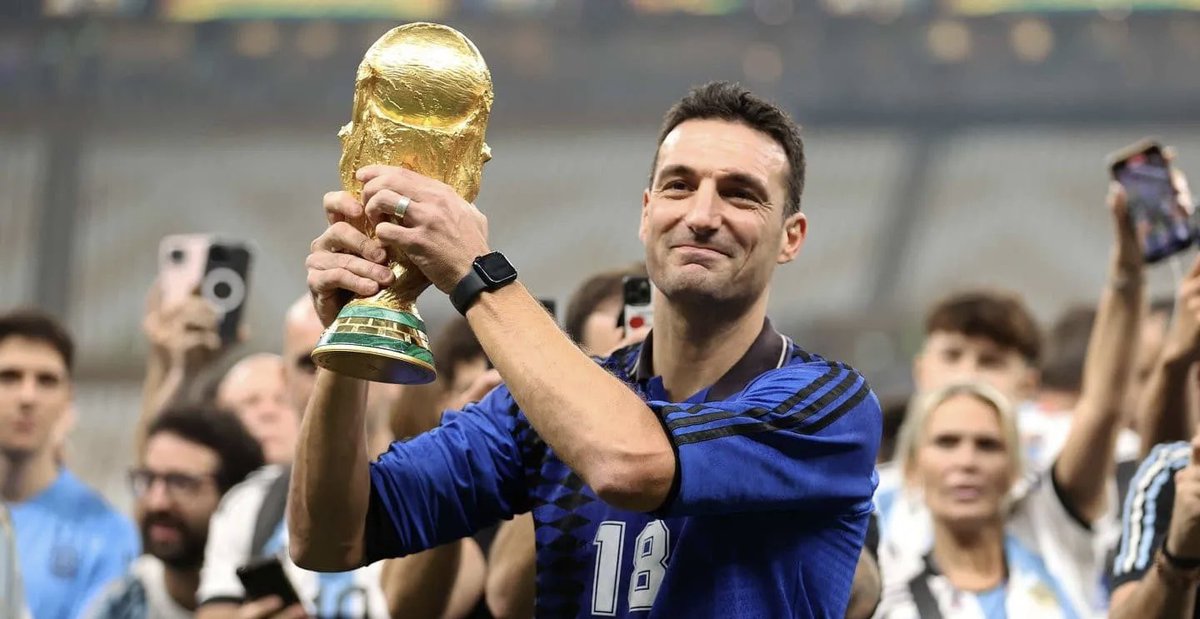 Boninimatias's tweet photo. Campeon mundial bailando a Francia.
Bicampeón de América (una en el Maracaná).
Goleada a Brasil y Uruguay pegándoles un baile bárbaro.
Campeon vs. Italia (otro baile). 
El equipo con el mayor invicto de la historia del país.

Nos hizo sentir invencibles, ni loco pido que se vaya. https://t.co/6PeSCZMSEn