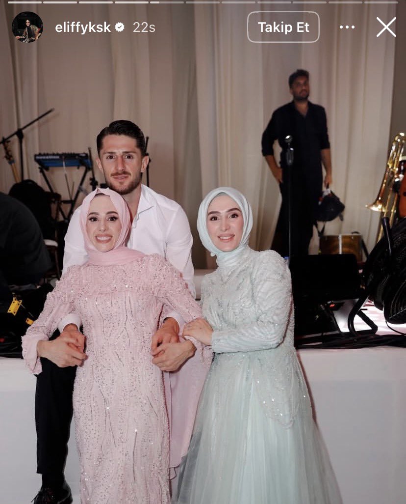 serenhanadmigil's tweet photo. Görümcelerin fitne fesat fücurluk kahkaha attırdı bir sürü düğün fotoğrafı paylaşmışlar hiçbirinde gelin yok https://t.co/HMNVuFDt7O