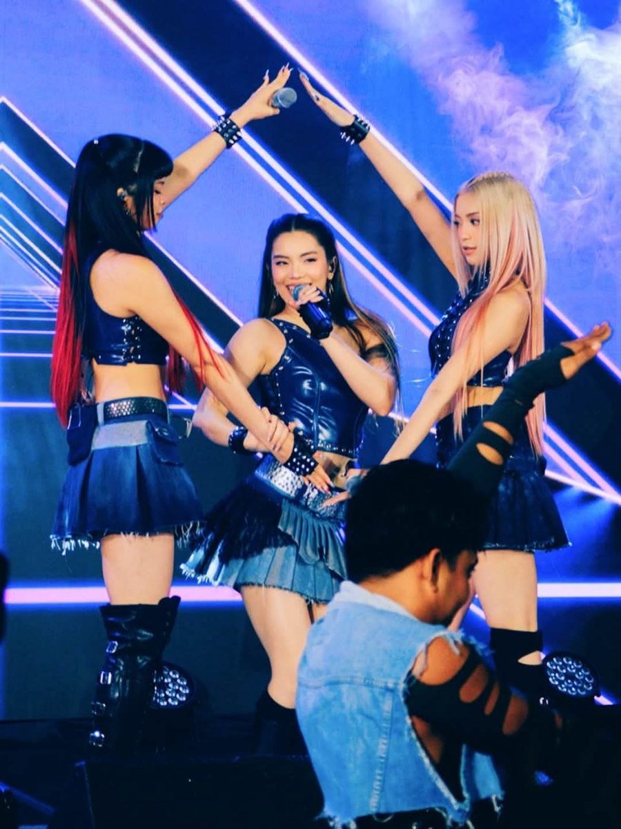 thednahelix's tweet photo. @dna_juliamitra's visuals β so soft, yet full of such vibrant energy.
π·: Abby Chua
#DNA #DNA_JULIA #DNA_FirstAlbum
#DNAAlbumshowcase https://t.co/AYFnaUiFZQ