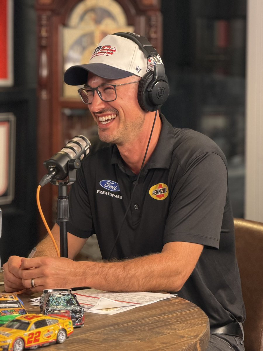 joeylogano's tweet photo. Win on Sunday 🏁 | Podcast on Monday 

Door Bumper Clear | @DirtyMoMedia https://t.co/YQCVDuIgQF