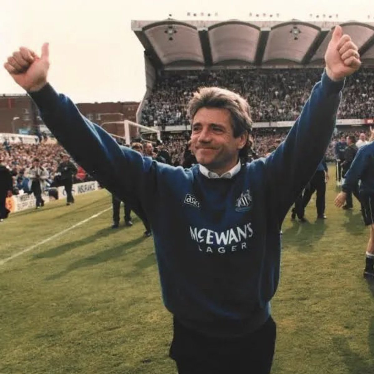 davidmurphy1982's tweet photo. RIP king Kev ⚫⚪ @NUFC  family have lost a true legend thoughts are with his family 💔 https://t.co/xLhrr7ewg6