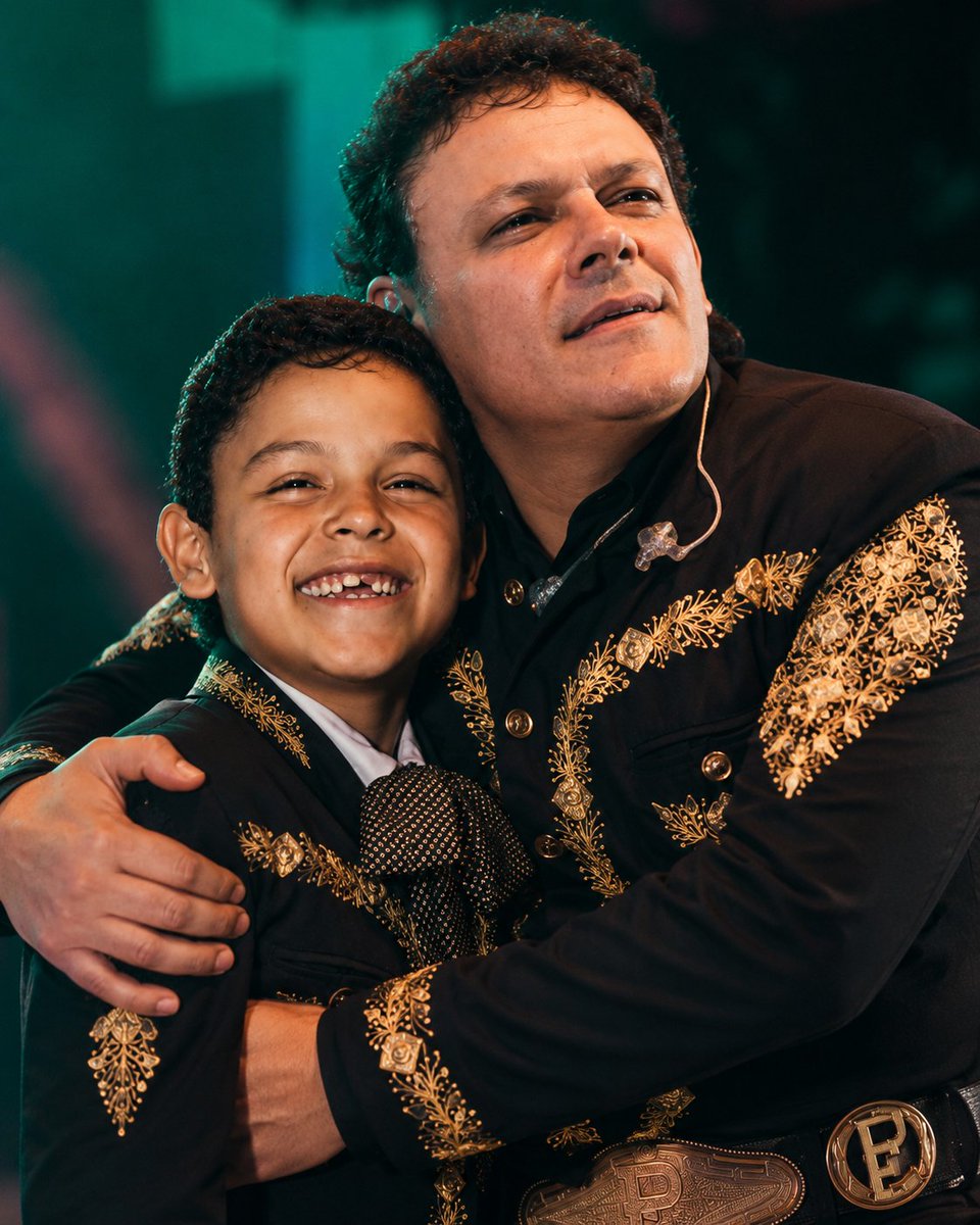 ceclia1979's tweet photo. Hola mi guapo @pedro_fer que tengas un lindo día  aca en arge🇦🇷 es el día  del Amigo asi que feliz día. Aca yo  un poco triste 😥 https://t.co/n9AvFmyh3E