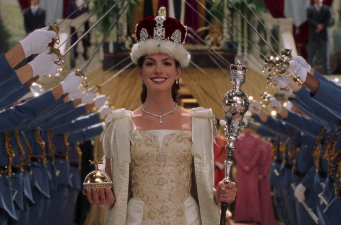 SeriesTWBZ's tweet photo. O roteiro de 'O Diário da Princesa 3' foi completamente reformulado depois que "tivemos uma descoberta importante para a história", diz Anne Hathaway: 

"Acho que estamos indo na direção certa. O roteiro em que estávamos trabalhando... tivemos que recomeçar do zero com essa nova direção, que não é exatamente a atualização que as pessoas gostariam, mas todos nós estamos muito confiantes de que esta será a definitiva."