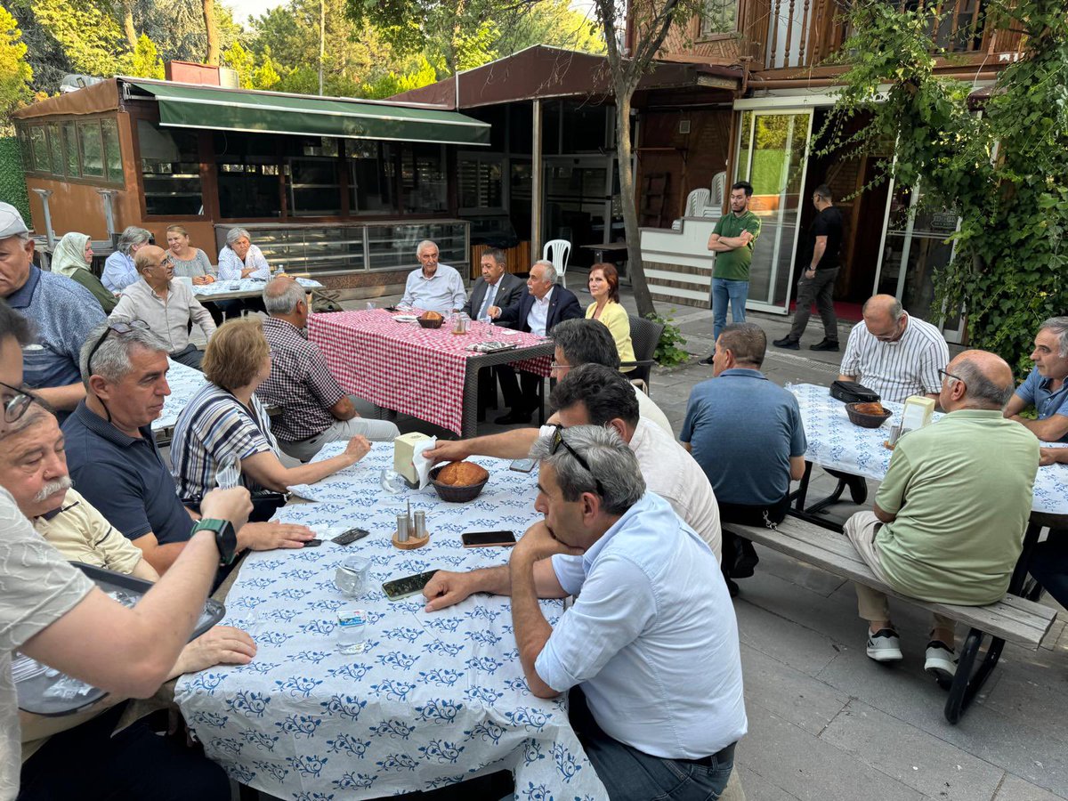 aefakibaba's tweet photo. Ankara Milletvekilimiz Sayın Yüksel Arslan ile birlikte Yenimahalle İlçe Başkanlığımızın kıymetli teşkilat mensuplarıyla bir araya gelerek istişarelerde bulunduk.

İlçe Başkanımız Sayın Sevgi Yalav’a, kıymetli yönetimine ve teşkilat mensuplarımıza verimli istişareleri ve katkıları dolayısıyla teşekkür ediyor, çalışmalarında başarılar diliyorum. @iyiparti @MDervisogluTR @ArslanYuksel06 @SevgiYALAV06 @iyipartiyenimah