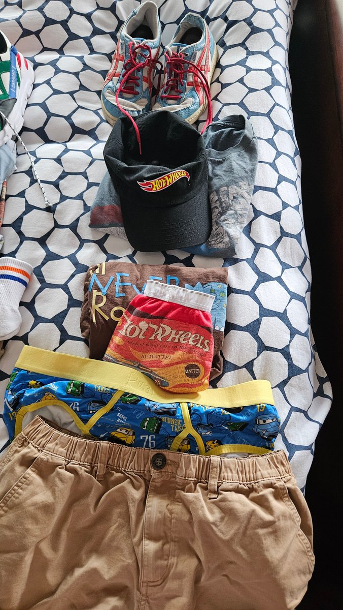 jaketeneby's tweet photo. It was impossible to make a decision on how to dress today. Daddy didn't lay out my clothes, so I opened my drawers and suddenly had far too many options.

Can someone please advise on what to do here? https://t.co/AeynVXelOj