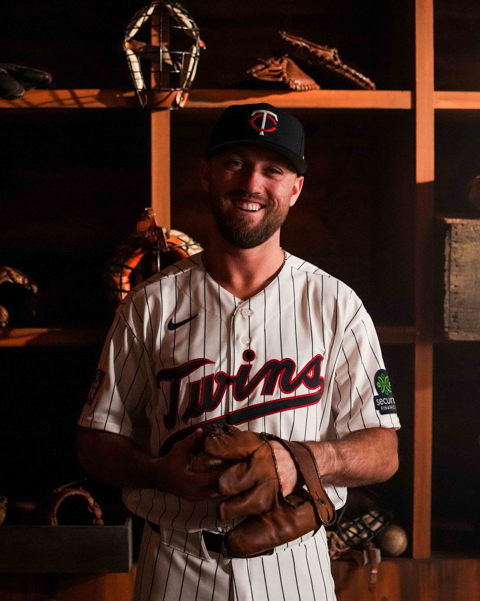 Twins tweet picture