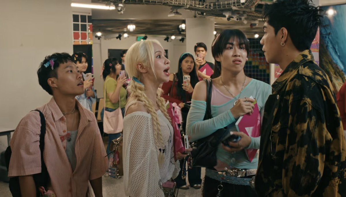 4eveOfficial's tweet photo. GELBOYS 2 ตกอยู่ในสถานะติ่งแฟน [OFFICIAL TRAILER] 

YouTube : LOOKE
https://t.co/mhLl2G7PBq

#Hannah4EVE #4EVE
#GELBOYS2ตกอยู่ในสถานะติ่งแฟน 
#GELBOYS2 #LOOKE https://t.co/FZPLi74Hon