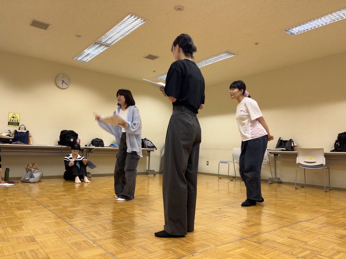 found_hole's tweet photo. 三連休最終日、夜組はみっちり稽古！
集団創作における大事な話もありました。
おつかれさま！
#夜の初めの数分間 https://t.co/LLlJOzYRZ1