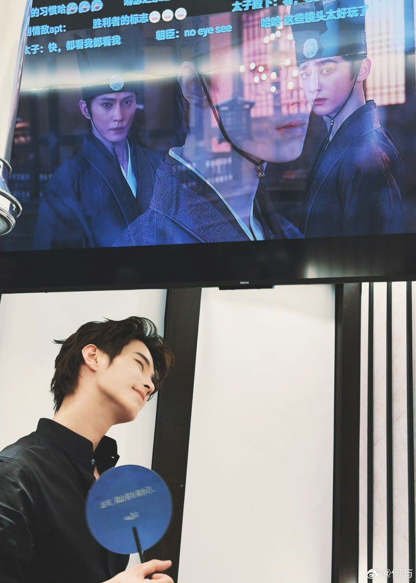 bb_am00's tweet photo. เหออวี่ตลกมากช่วยด้วย! ฮีดูภูมิอกภูมิใจกับซีนโชว์รอยข่วนที่คอสุดๆ ในจอว่าขยี้แล้วยังไม่พอใจพอใจเอามาขยี้ในเว่ยอีก อย่างชอบเลยล่ะ เริ่มจะเชื่อละว่าคาร์แรคเตอร์ชายเจ็ดกับตัวจริงค่อนข้างใกล้เคียงกัน 

Cr. Weibo 何与 #BlossomsofPower #บุหงาซ่อนคม #เหออวี่ https://t.co/cmZEoLeO0v