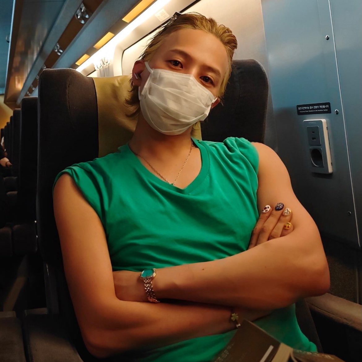 seungt0phyun's tweet photo. WELCOME BACK BLOND JIYONG https://t.co/NQRj36Hryx