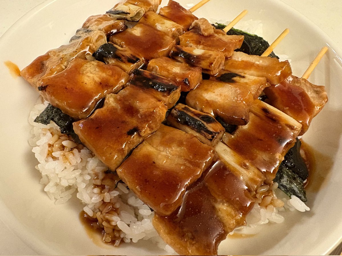 o_k45's tweet photo. 出張先から
一時的に戻ってきている息子への
お土産はハセストの
やきとり(精肉)で
メガやきとり弁当
ヽ( ・∀・)ﾉ

#ハセスト/#函館/#木古内応援隊/#やきとり弁当/#お弁当/#お弁当記録 https://t.co/597tWnqLl9