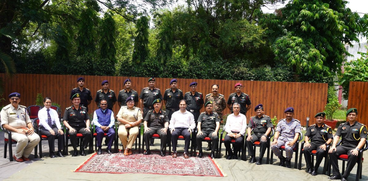 ChetakCorps_IA's tweet photo. Strengthening Civil-Military Synergy

GANDIV DIVISION conducted a Military-Civil Fusion Meet at #KotaMilitaryStation with representatives from the Civil Administration, Rajasthan Police, CISF, NDRF & Civil Aviation.

The interaction focused on enhancing inter-agency coordination, preparedness for emerging security challenges, disaster response, protection of critical infrastructure and the evolving role of drone technologies. The event reaffirmed the collective commitment towards building a resilient and secure ecosystem through close civil-military cooperation and Whole of Nation Approach. 

#IndianArmy 
#SouthWesternCommand
#ChetakCorps
#GandivDivision
 #MilitaryCivilFusion 

@adgpi
@SWComd_IA
@SpokespersonMoD
@ProDefRjsthn