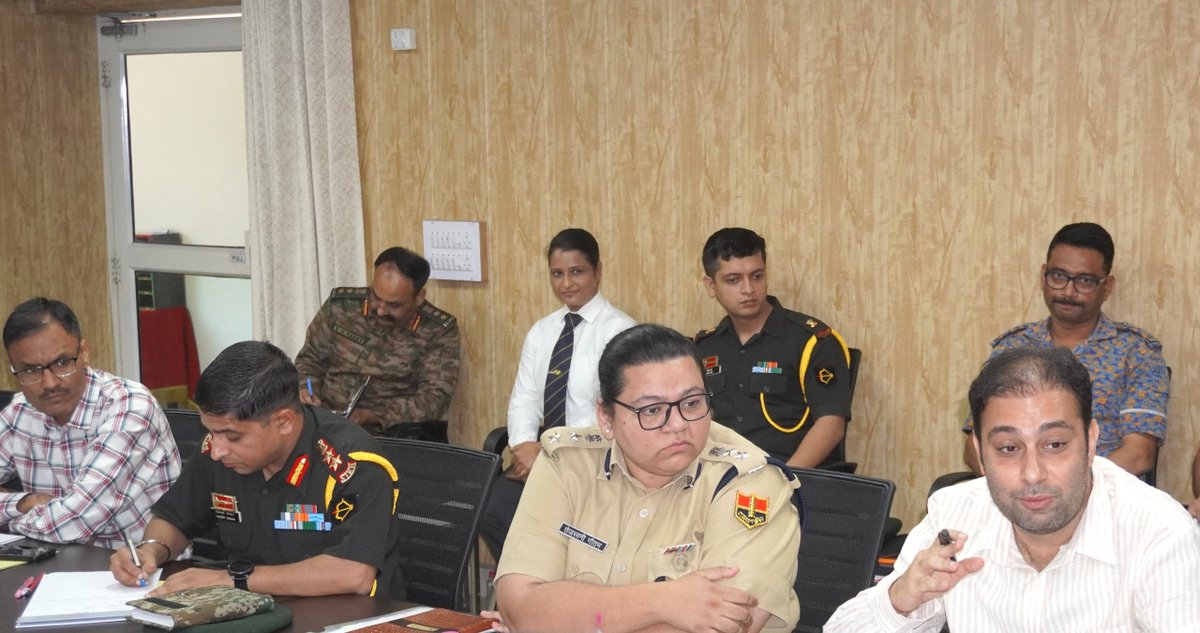 ChetakCorps_IA's tweet photo. Strengthening Civil-Military Synergy

GANDIV DIVISION conducted a Military-Civil Fusion Meet at #KotaMilitaryStation with representatives from the Civil Administration, Rajasthan Police, CISF, NDRF & Civil Aviation.

The interaction focused on enhancing inter-agency coordination, preparedness for emerging security challenges, disaster response, protection of critical infrastructure and the evolving role of drone technologies. The event reaffirmed the collective commitment towards building a resilient and secure ecosystem through close civil-military cooperation and Whole of Nation Approach. 

#IndianArmy 
#SouthWesternCommand
#ChetakCorps
#GandivDivision
 #MilitaryCivilFusion 

@adgpi
@SWComd_IA
@SpokespersonMoD
@ProDefRjsthn