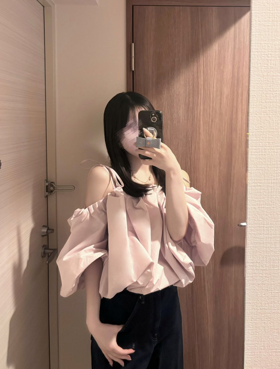 ピンクオフショル最強に可愛すぎるのでぜひゲットしてください💐🤍