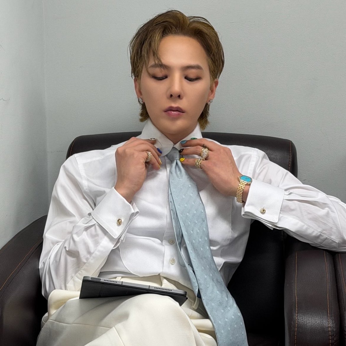 seungt0phyun's tweet photo. HELLO ????????? EXCUSE ME ????????? https://t.co/ysMNHhrqj0