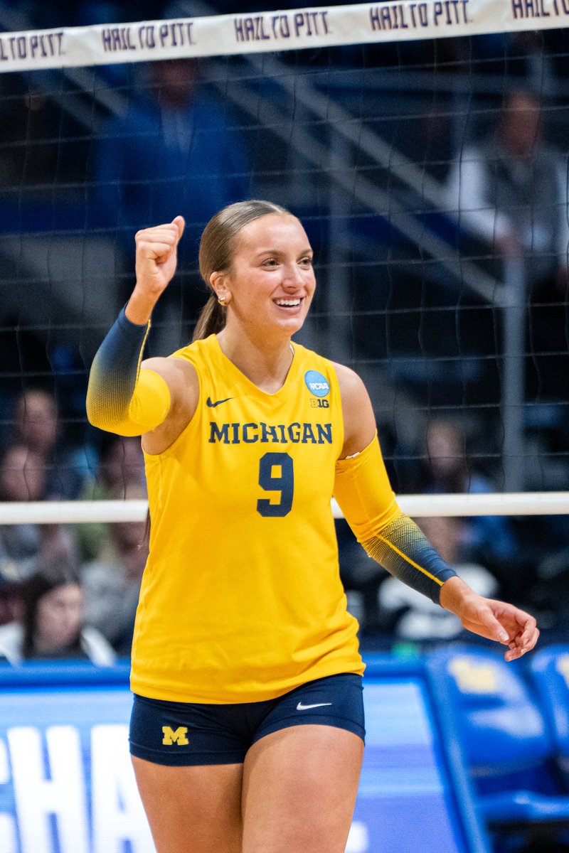 umichvball's tweet photo. Almost time for them and the rest of our team to get back on the court! 

#GoBlue https://t.co/bHTdEo6psw