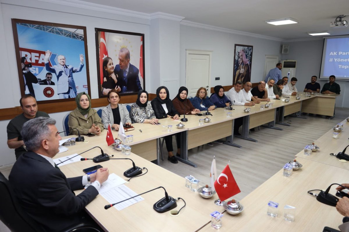 akpartiurfa's tweet photo. Şanlıurfa için hep birlikte, daha güçlü yarınlara! 

İl Başkanımız @milhamigunbegi başkanlığında, il yönetim kurulu toplantımızı gerçekleştirdik.

 Toplantımızda;
-  Teşkilat çalışmalarını konuştuk.
- Saha faaliyetlerini değerlendirdik.
- Yapılacak çalışmaları istişare ettik.
- Ulusal ve yerel gündemi değerlendirdik.
- Hemşehrilerimizin sorun ve taleplerini konuştuk.

 Cumhurbaşkanımız Sayın @RTErdogan'ın güçlü liderliğinde aziz milletimiz için çalışmaya devam ediyoruz.

#SevdamızŞanlıurfa 
@abuyukgumus @Akparti @hakanaksu058 @farukaytek @ZehraAy063 @furkankucukk_