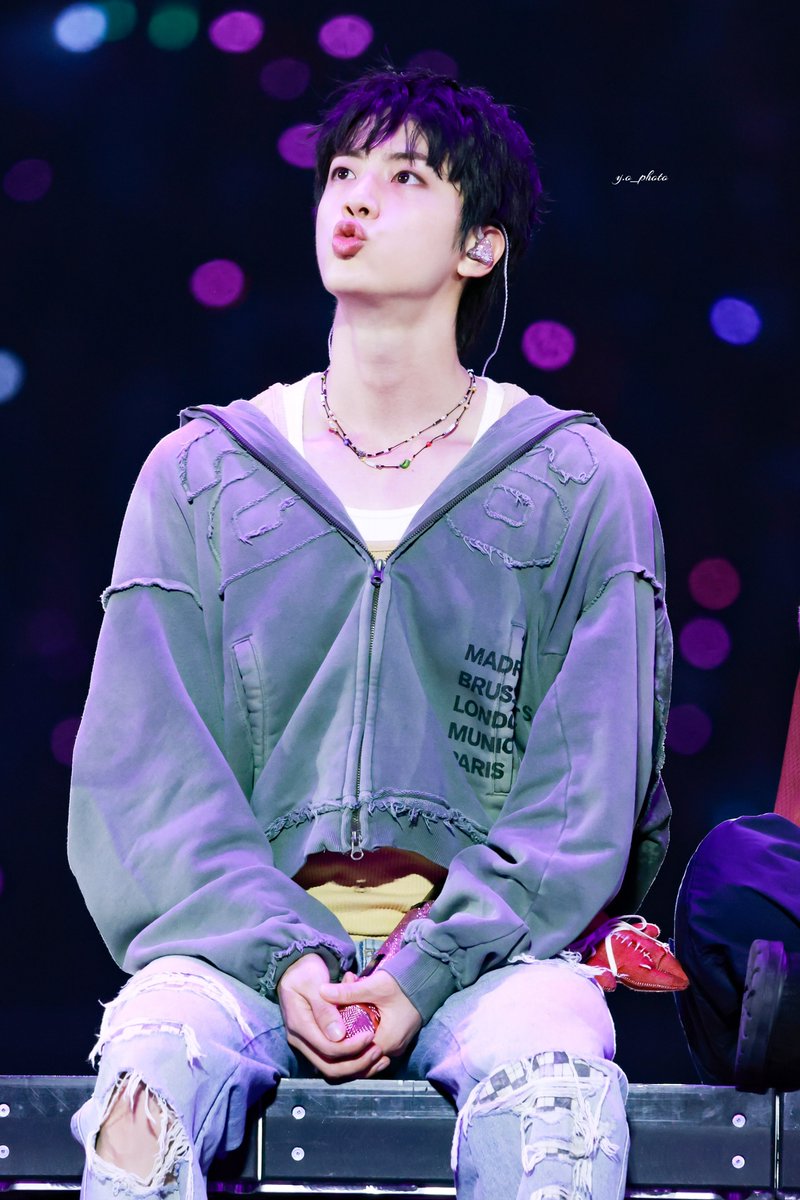 yo_photo_'s tweet photo. 26.7.18 PARIS (Day 2) 😗

#BTSJIN #방탄소년단진 
#김석진 #석진 #진 #JIN #ジン @BTS_twt
#BTS_ARIRANG 
#BTS_WORLDTOUR_ARIRANG https://t.co/GLuXKvVtPd