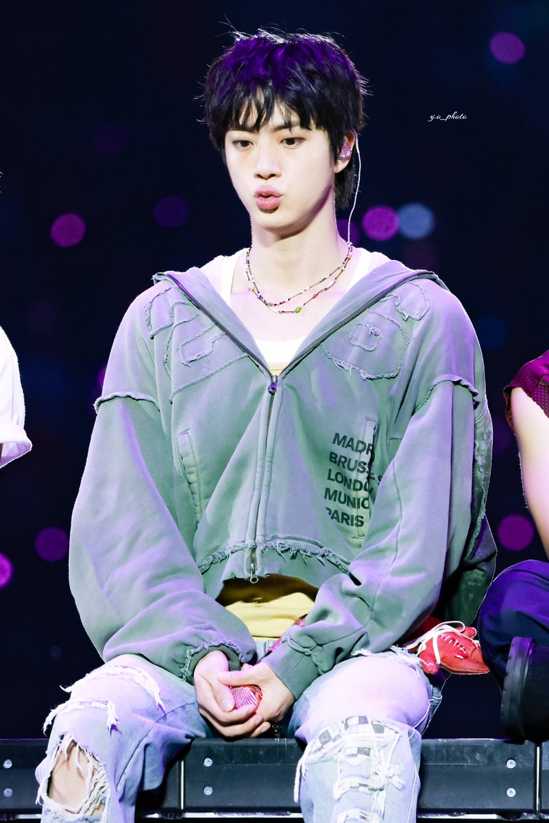 yo_photo_'s tweet photo. 26.7.18 PARIS (Day 2) 😗

#BTSJIN #방탄소년단진 
#김석진 #석진 #진 #JIN #ジン @BTS_twt
#BTS_ARIRANG 
#BTS_WORLDTOUR_ARIRANG https://t.co/GLuXKvVtPd